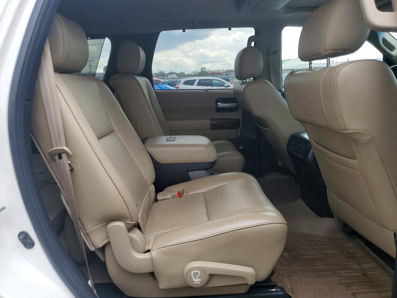 TOYOTA SEQUOIA 2014 — 12