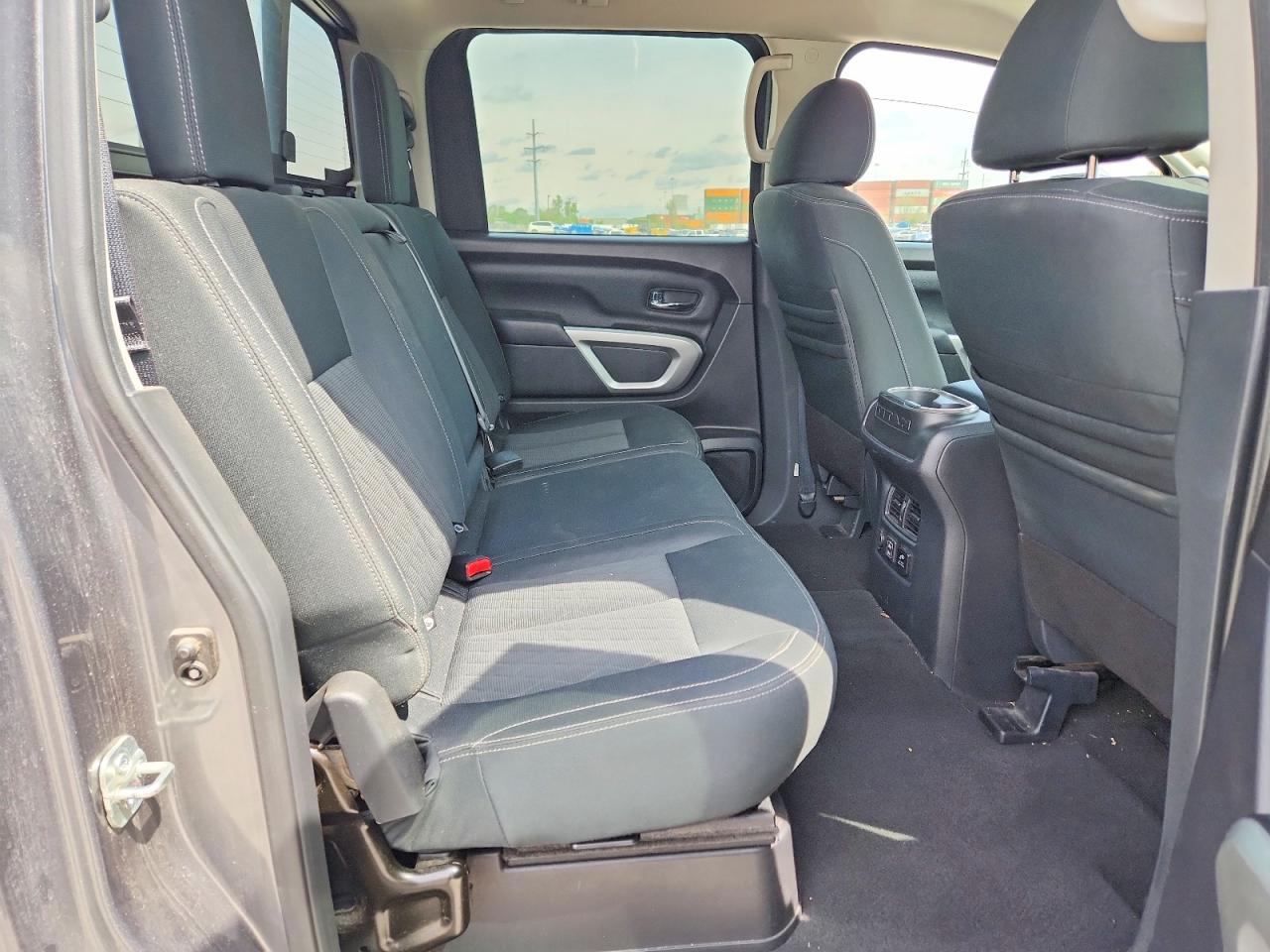 NISSAN TITAN 2019 — 11