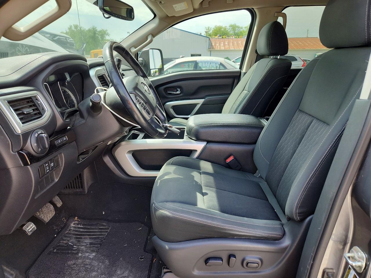 NISSAN TITAN 2019 — 8