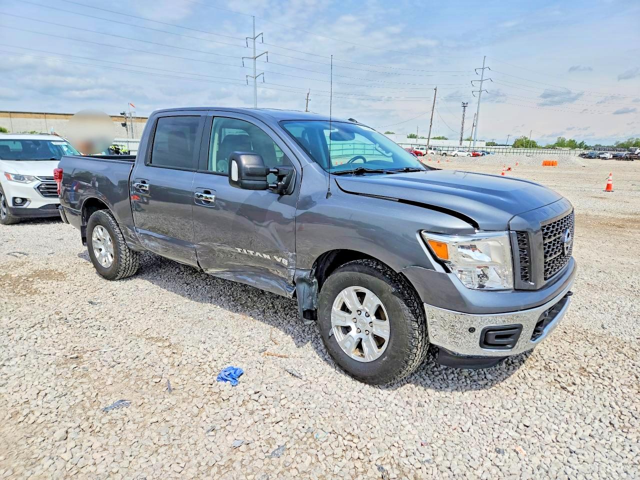 NISSAN TITAN 2019 — 5