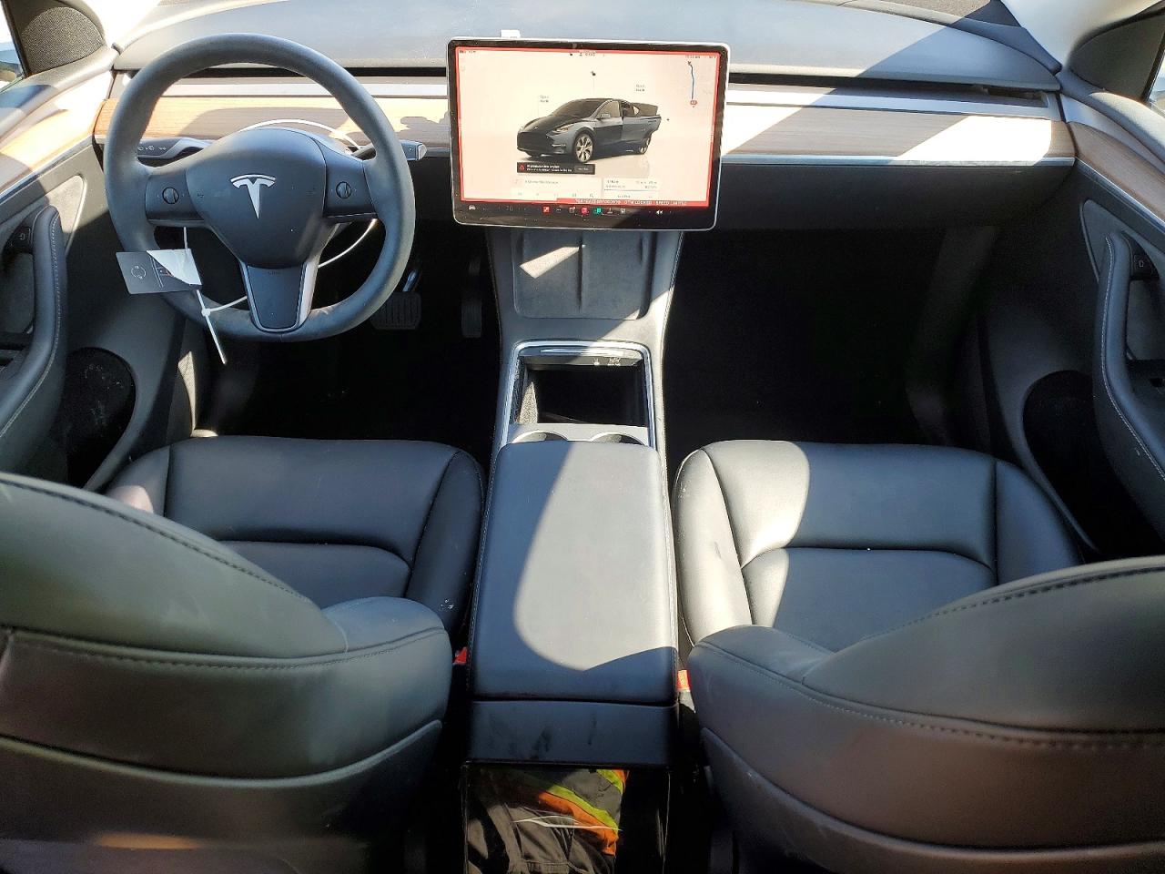 TESLA MODEL Y 2024 — 9