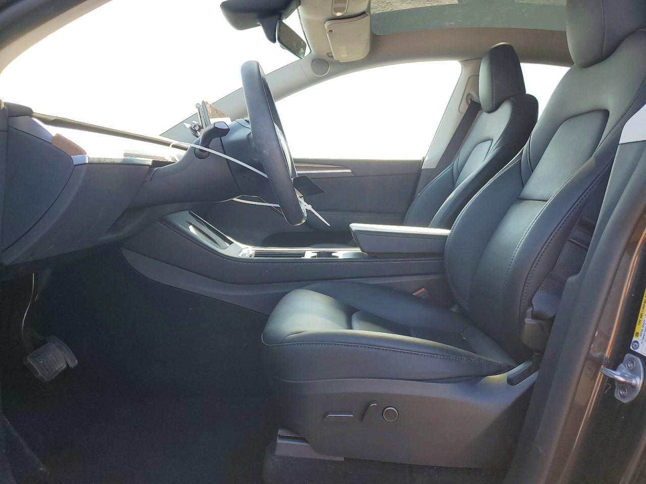 TESLA MODEL Y 2024 — 8