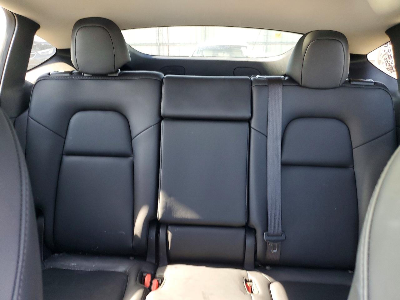 TESLA MODEL Y 2024 — 11