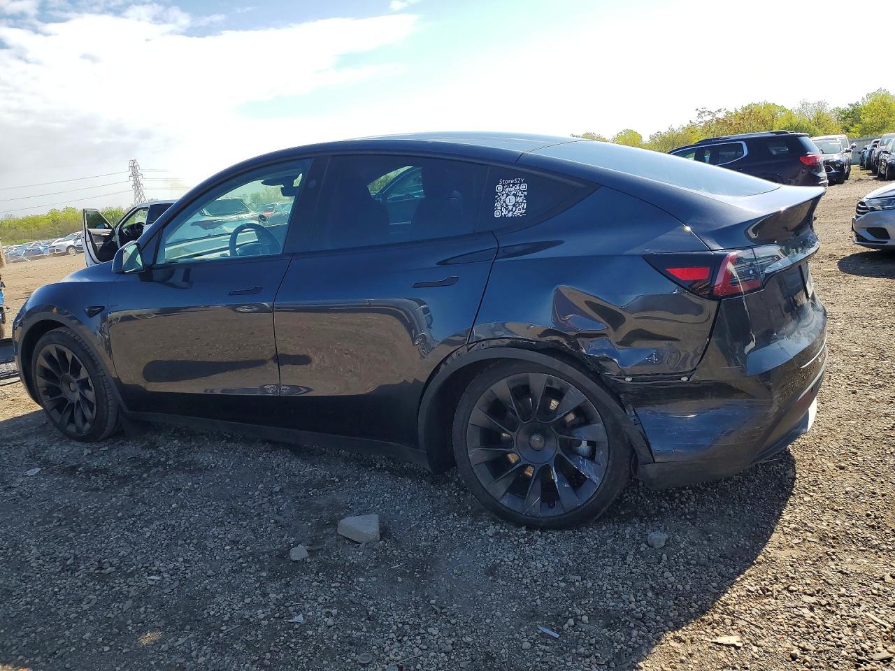 TESLA MODEL Y 2024 — 3