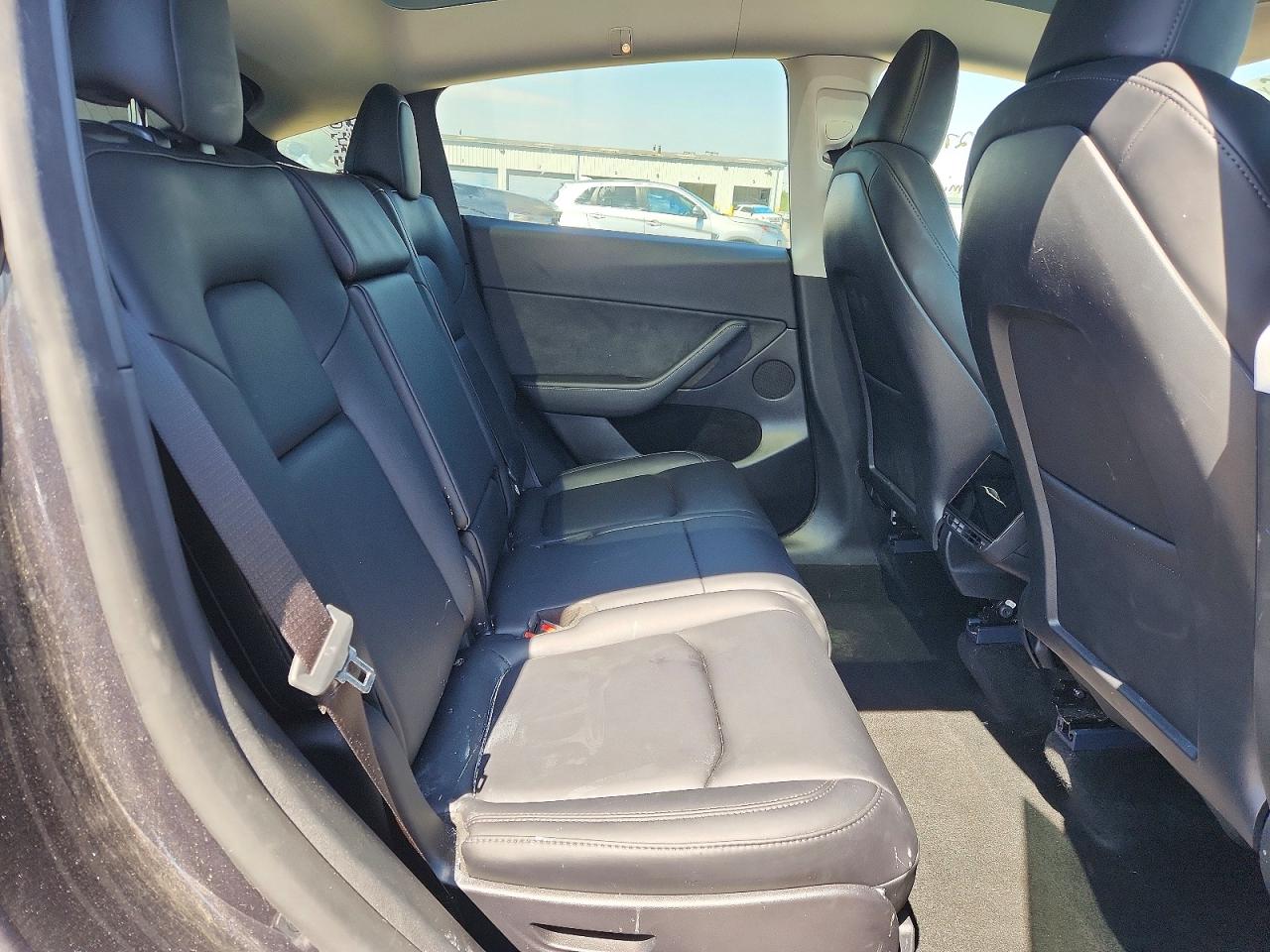 TESLA MODEL Y 2024 — 12