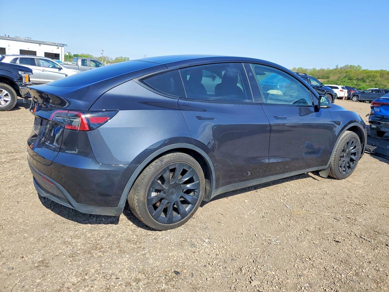 TESLA MODEL Y 2024 — 4