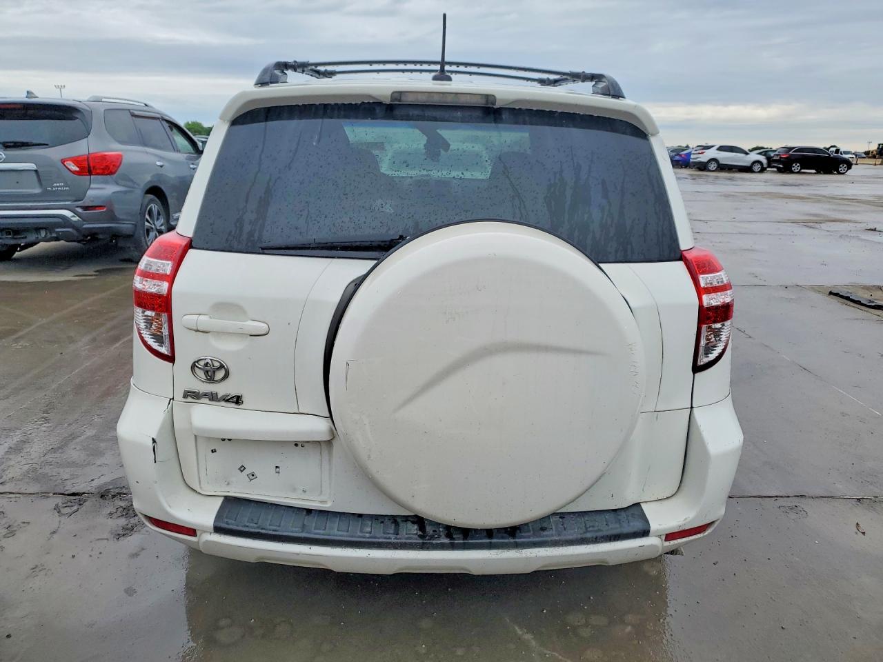 TOYOTA RAV4 2011 — 7