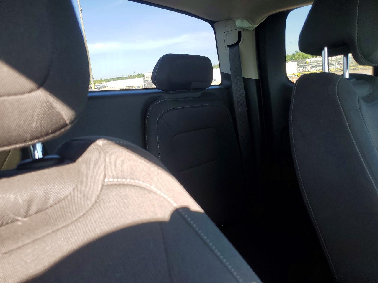 CHEVROLET COLORADO 2016 — 11