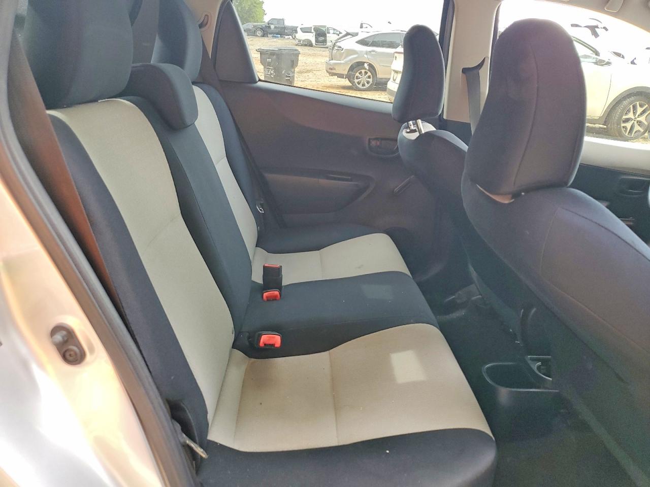 TOYOTA YARIS 2013 — 11