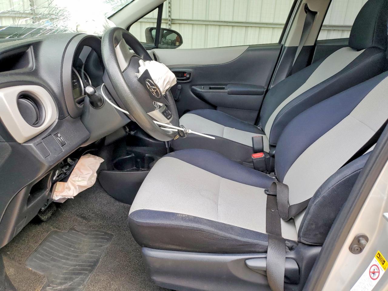 TOYOTA YARIS 2013 — 8