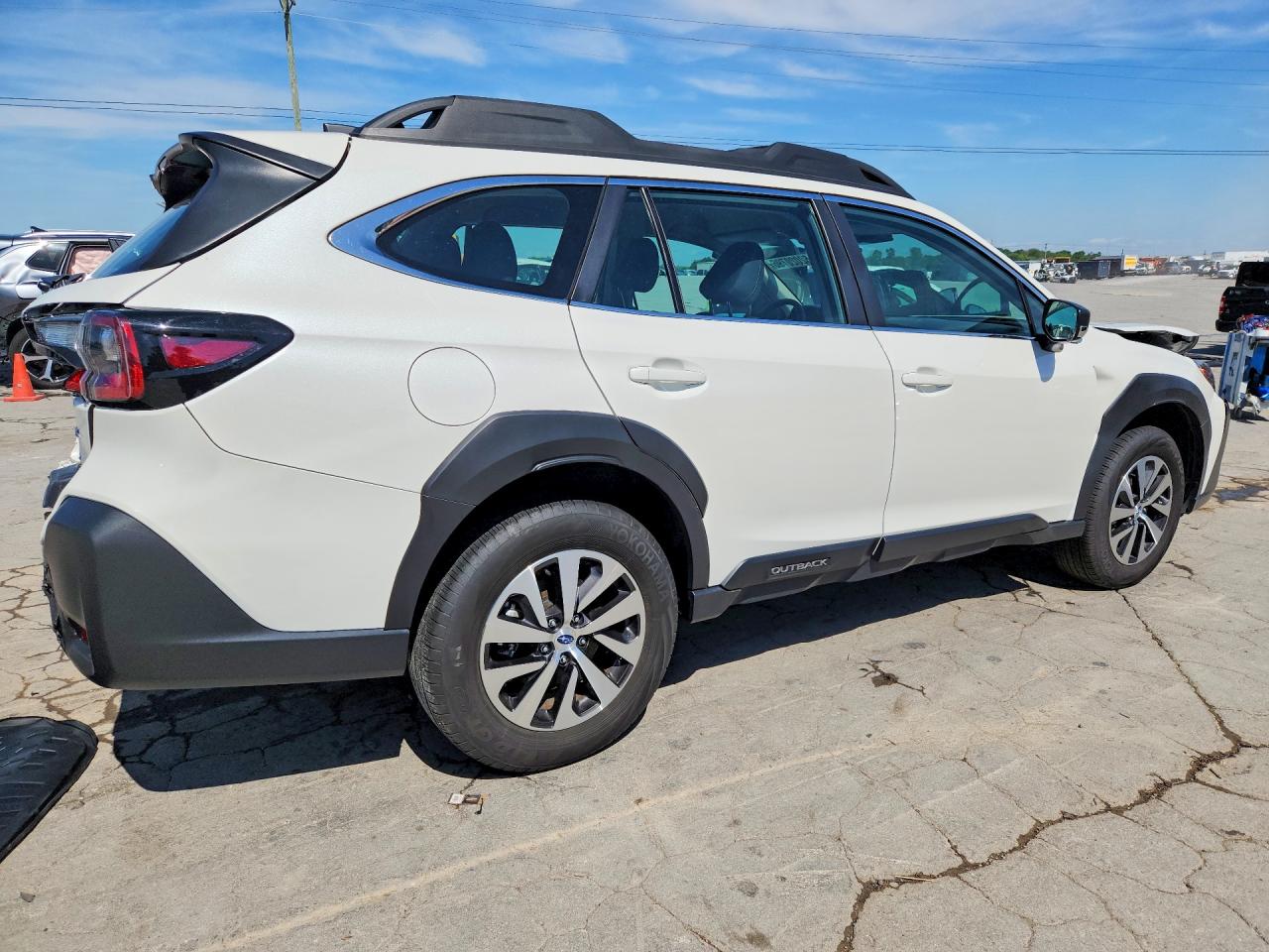 SUBARU OUTBACK 2025 — 4