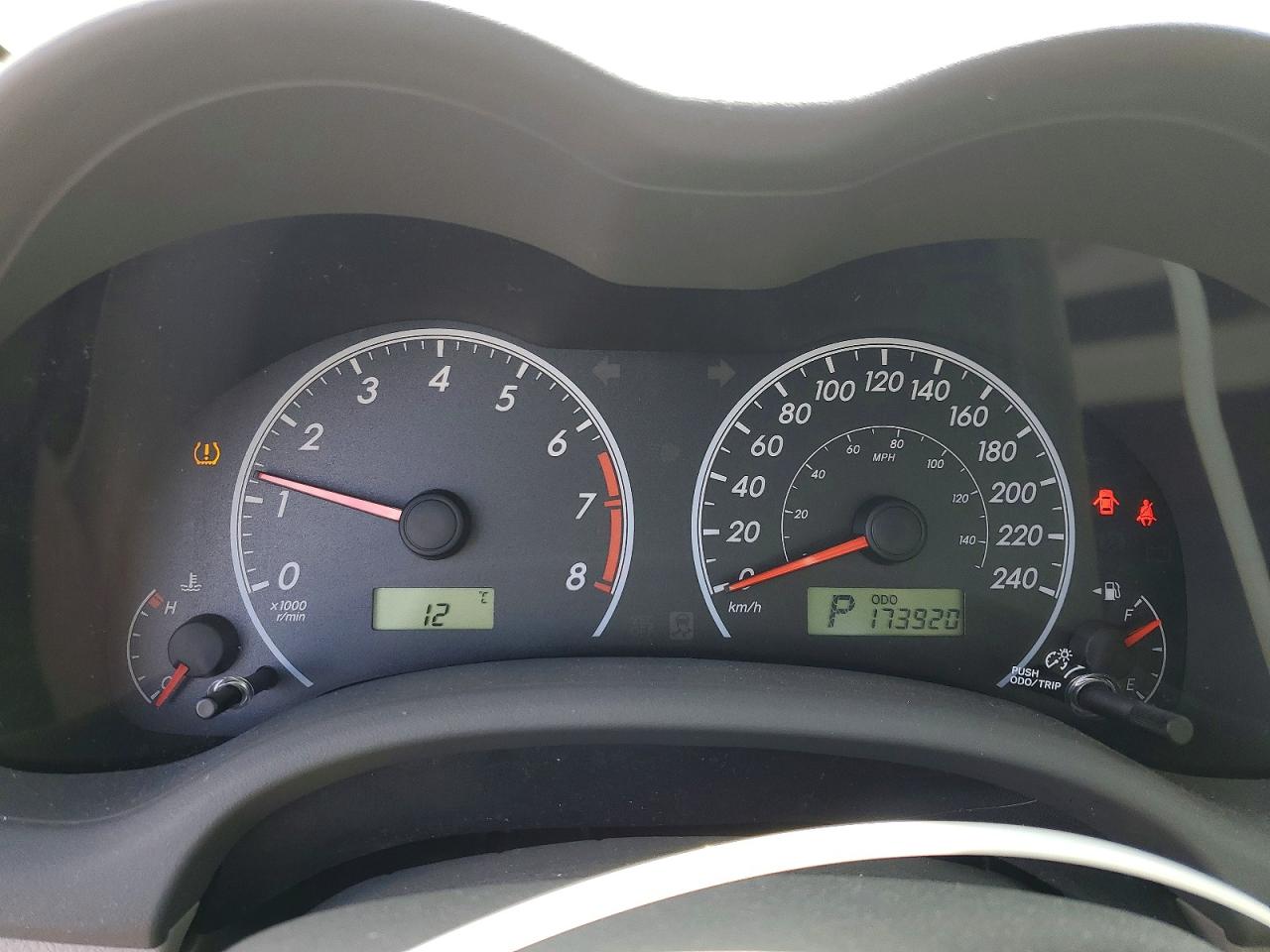 TOYOTA COROLLA 2010 — 10