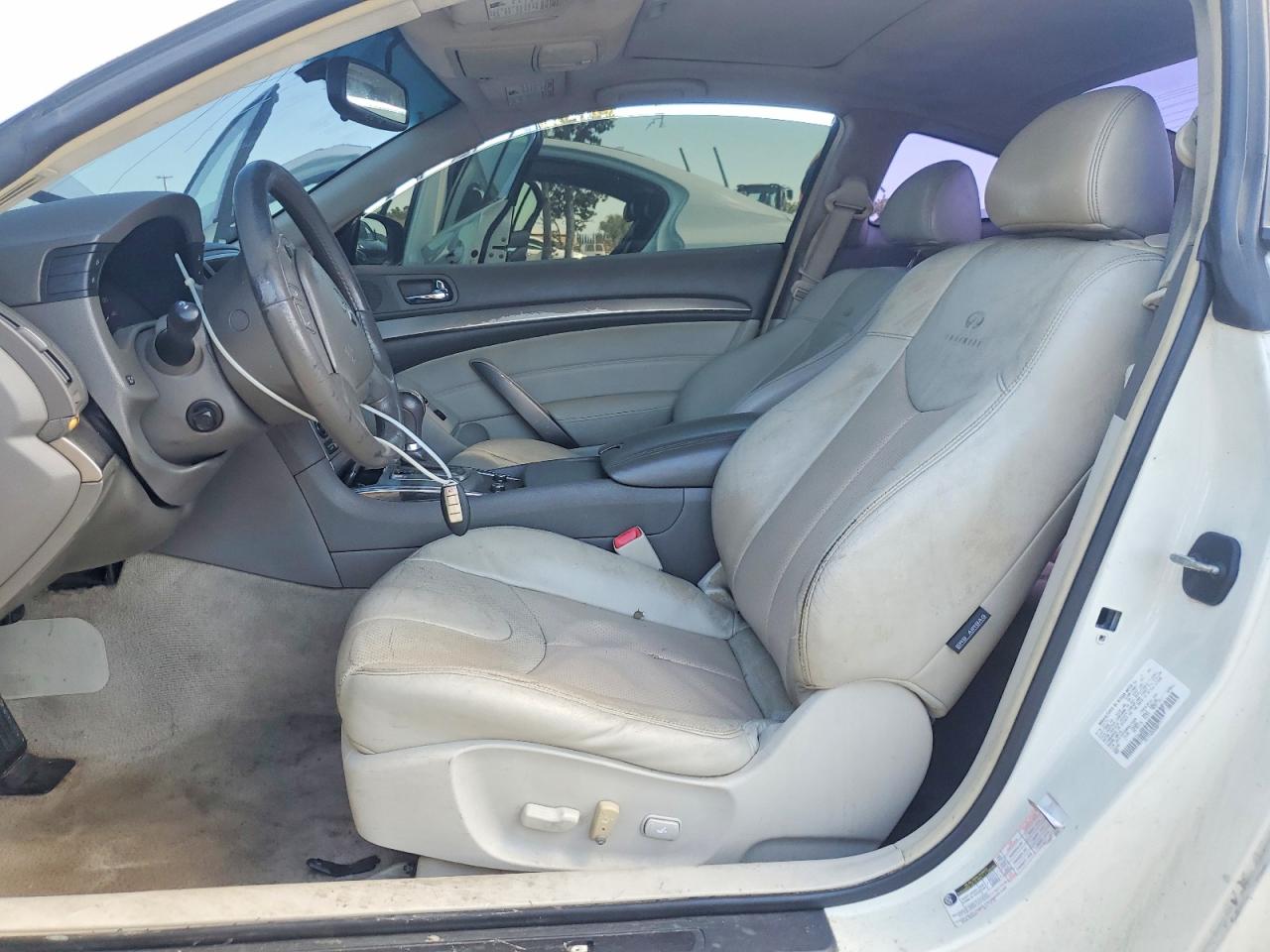 INFINITI G37 COUPE 2011 — 8