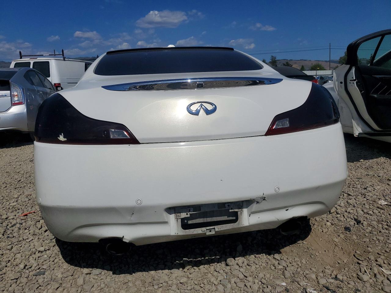 INFINITI G37 COUPE 2011 — 7