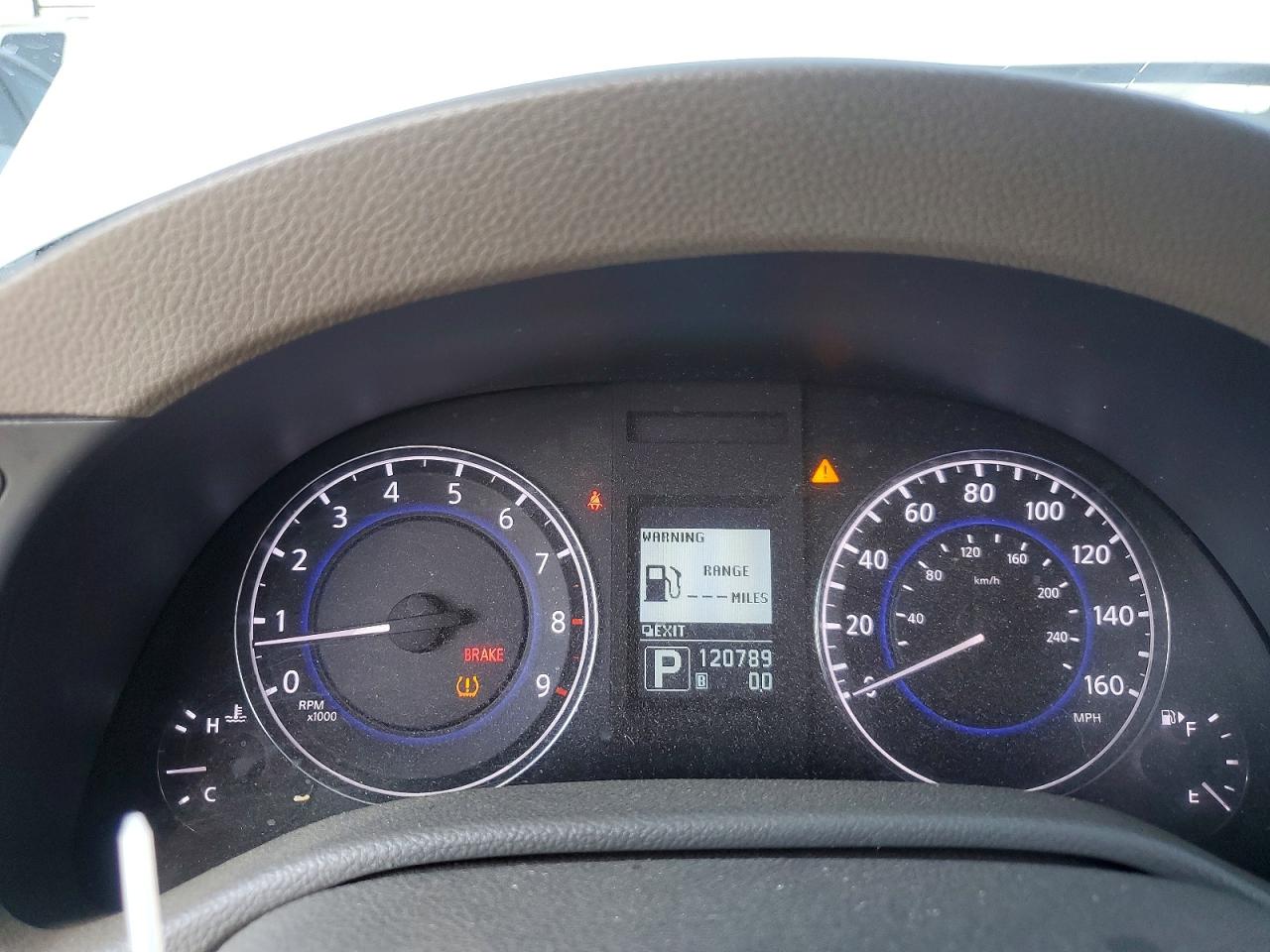 INFINITI G37 COUPE 2011 — 10