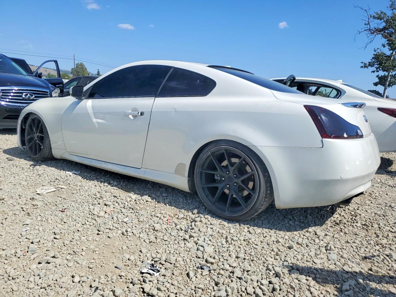 INFINITI G37 COUPE 2011 — 3