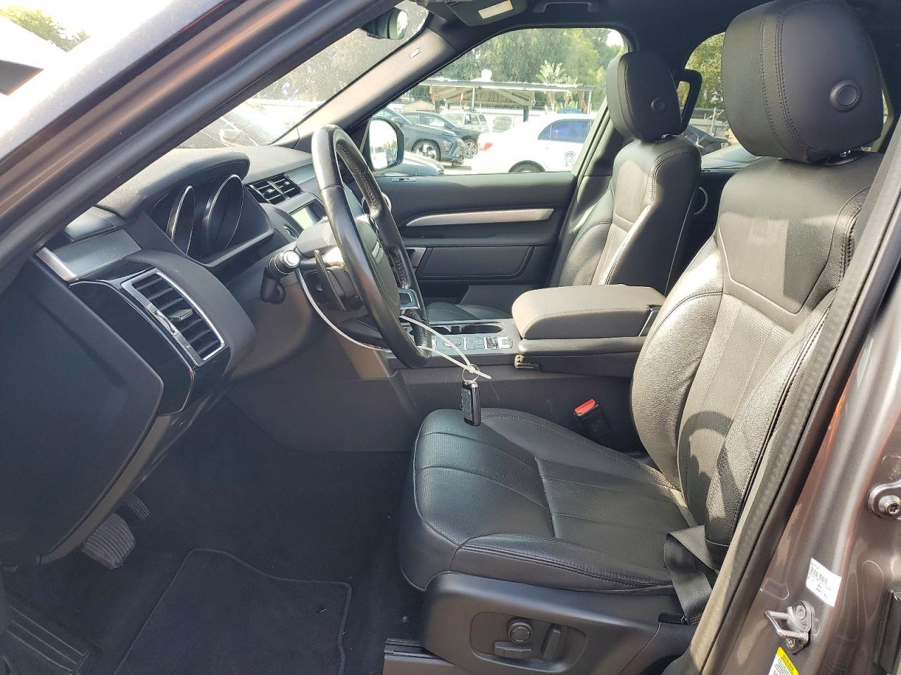 LAND ROVER DISCOVERY 2020 — 8