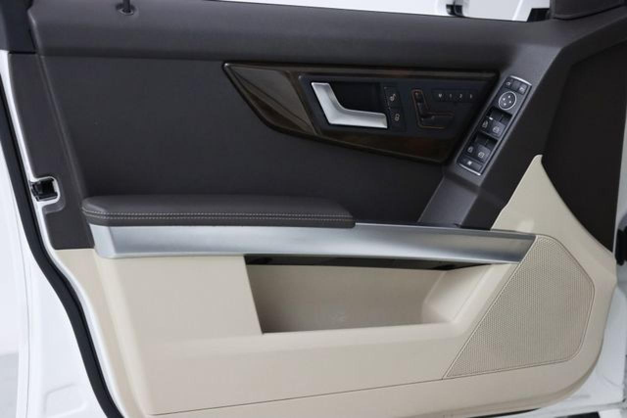 MERCEDES-BENZ GLK 2015 — 23