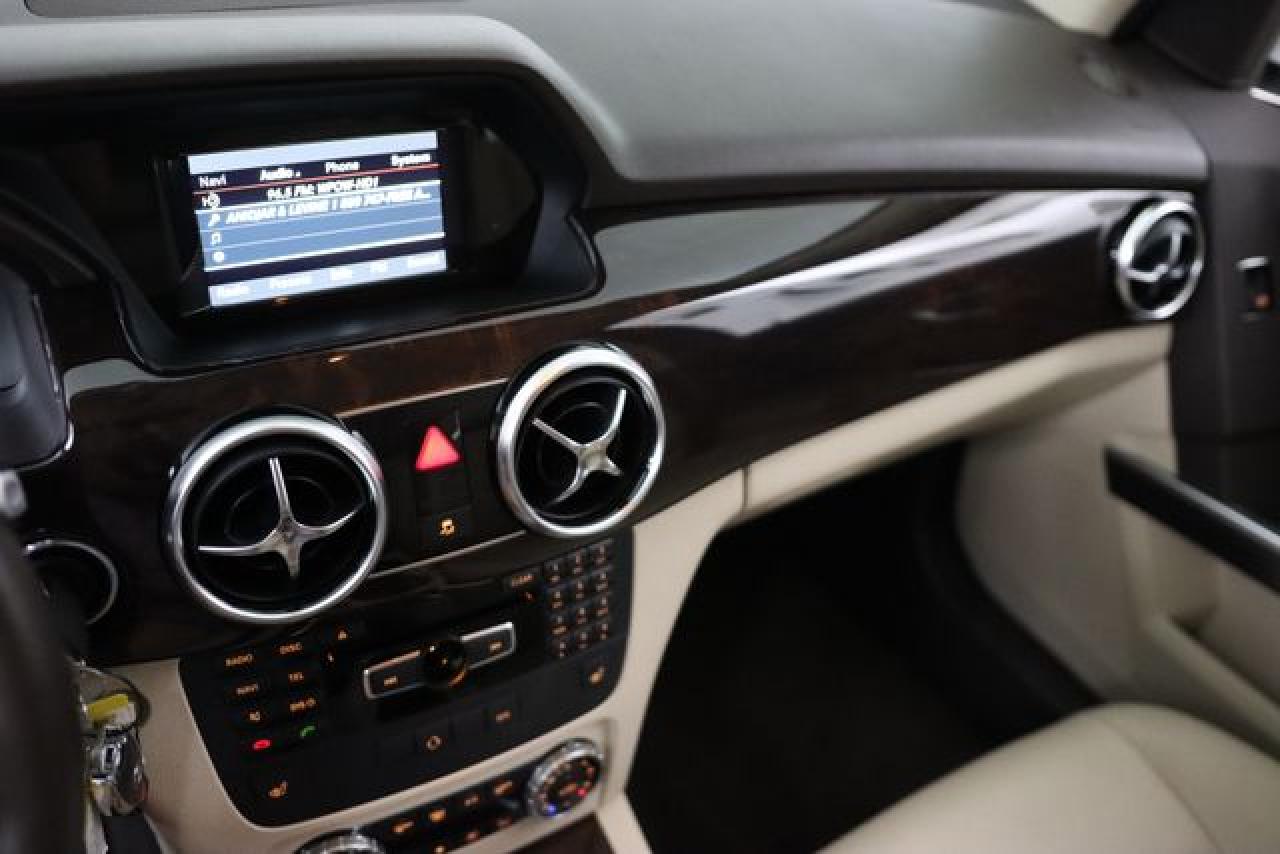 MERCEDES-BENZ GLK 2015 — 39