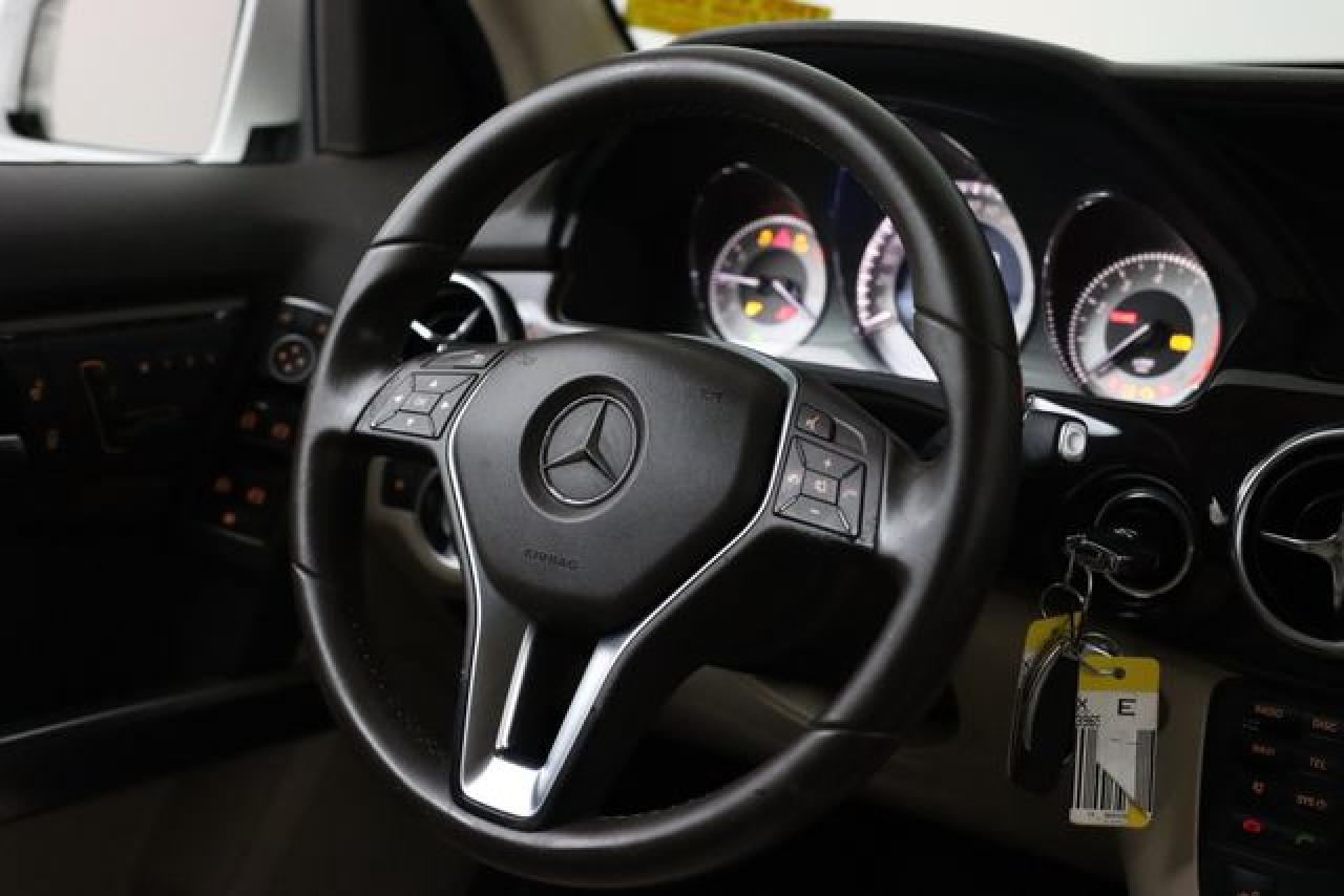 MERCEDES-BENZ GLK 2015 — 32