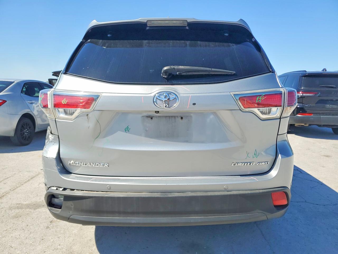 TOYOTA HIGHLANDER 2015 — 7