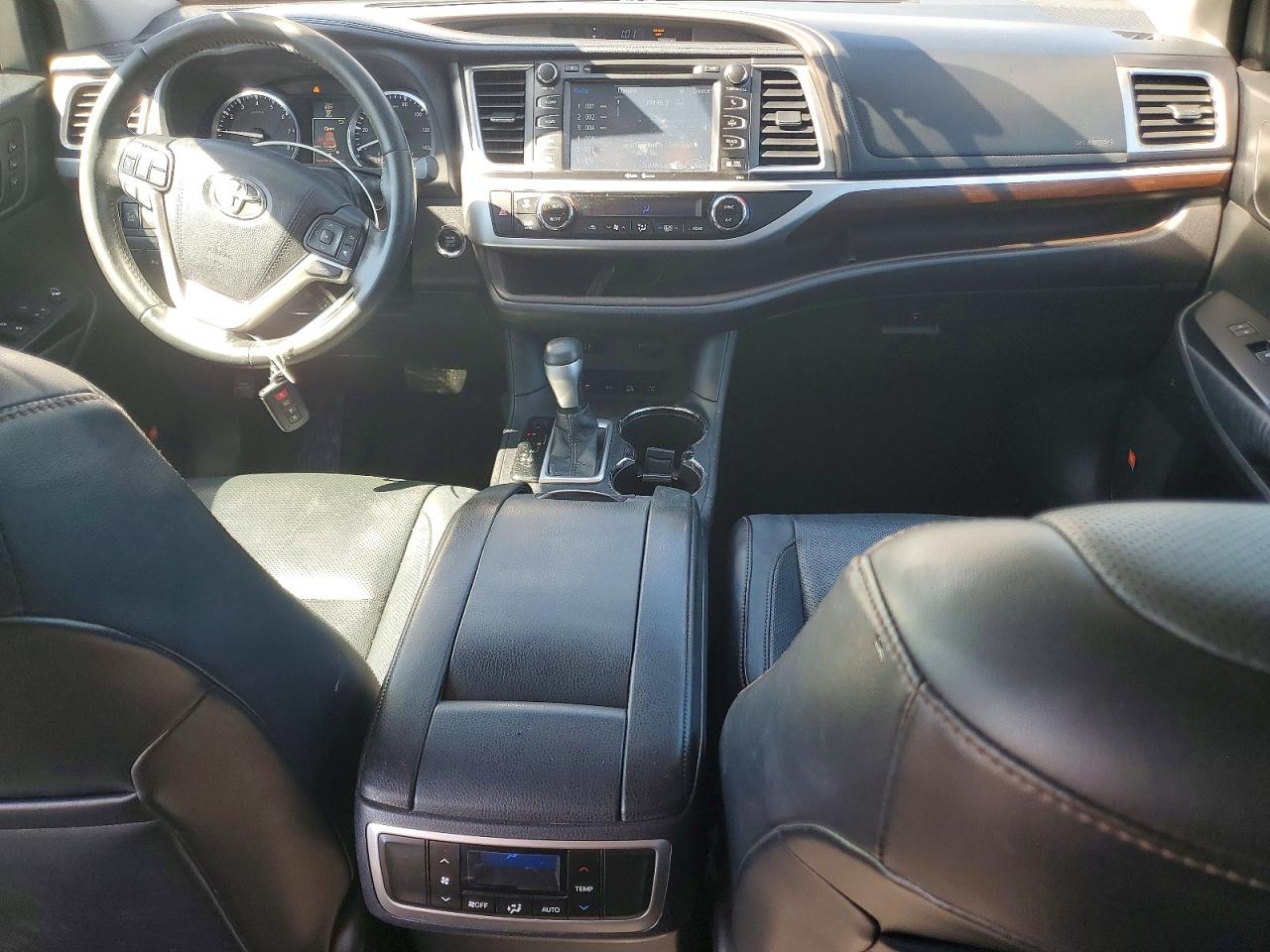TOYOTA HIGHLANDER 2015 — 9