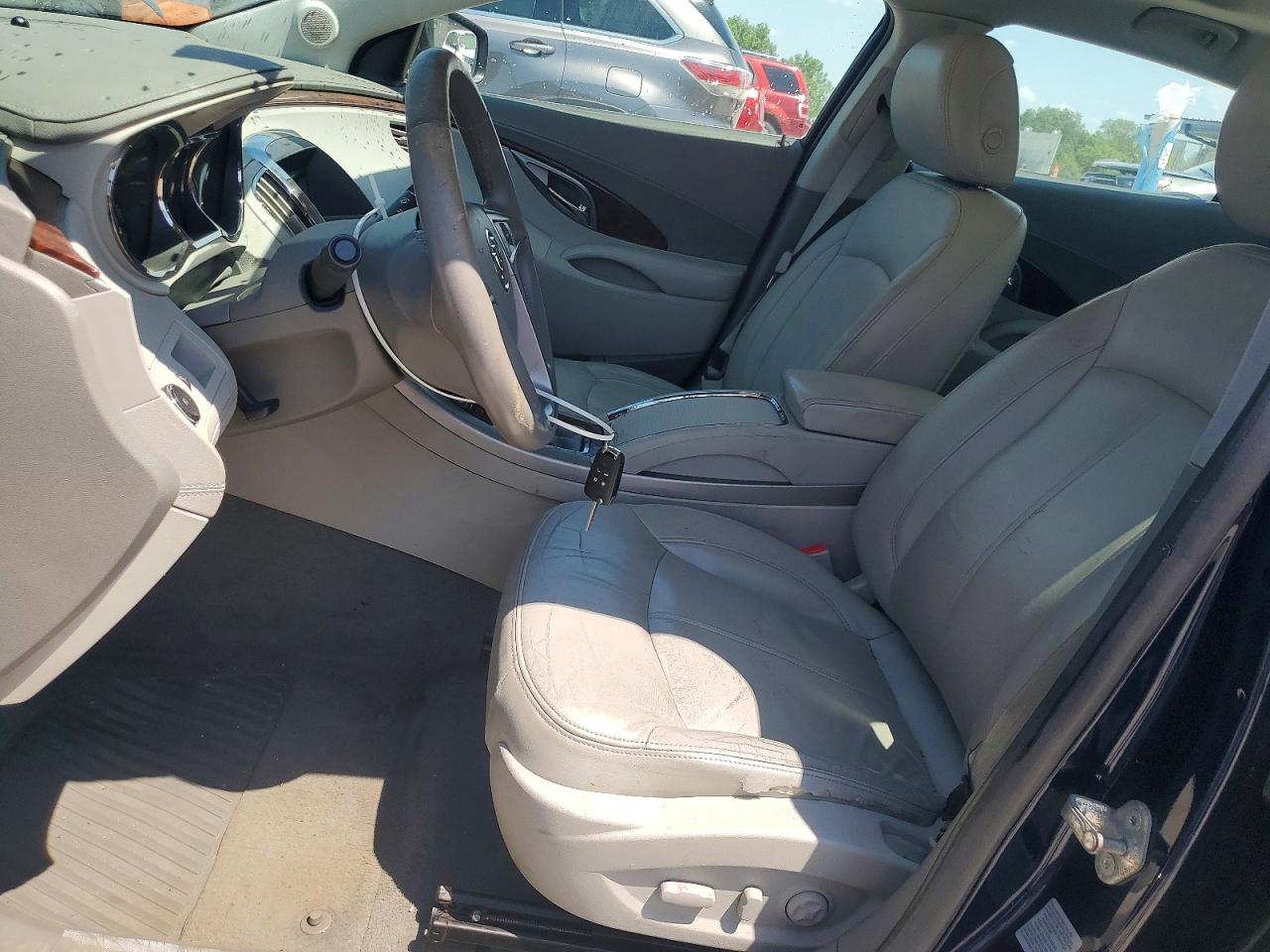 BUICK LACROSSE 2011 — 8