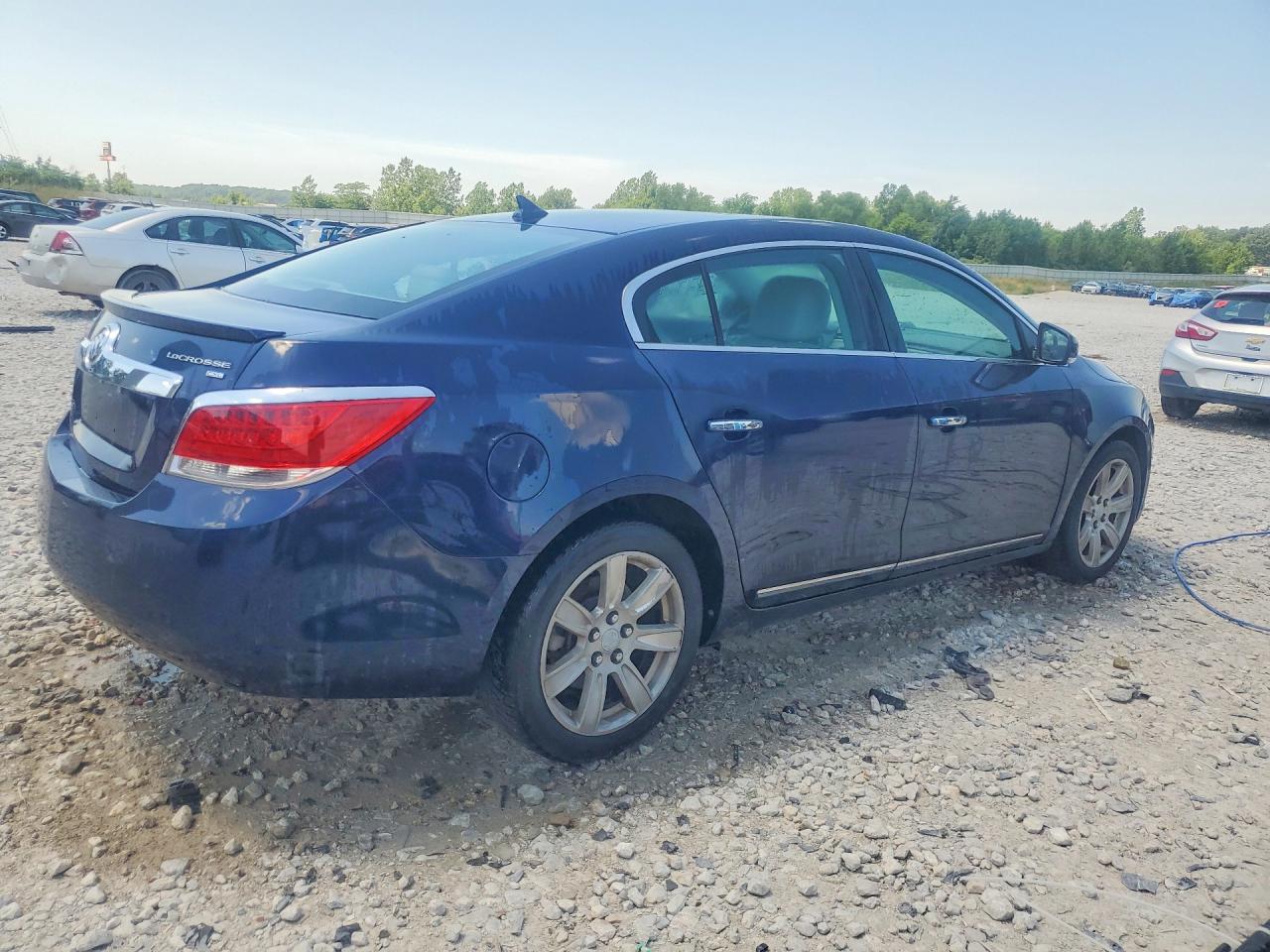 BUICK LACROSSE 2011 — 4