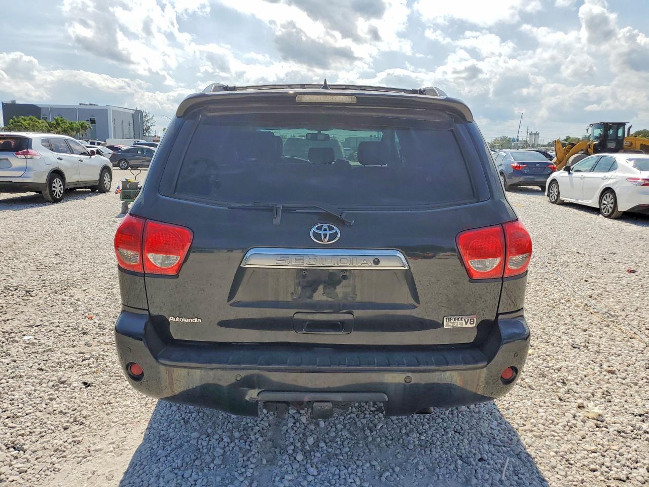 TOYOTA SEQUOIA 2011 — 7