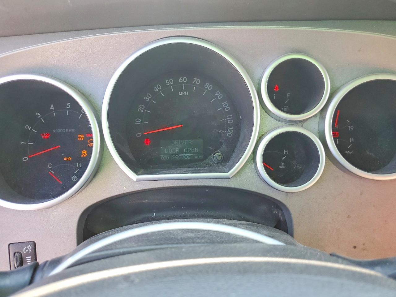 TOYOTA SEQUOIA 2011 — 10