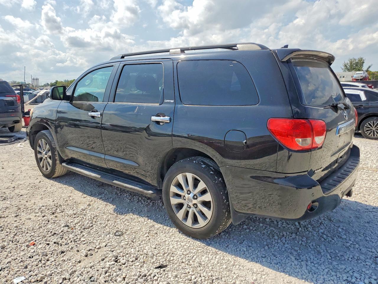 TOYOTA SEQUOIA 2011 — 3