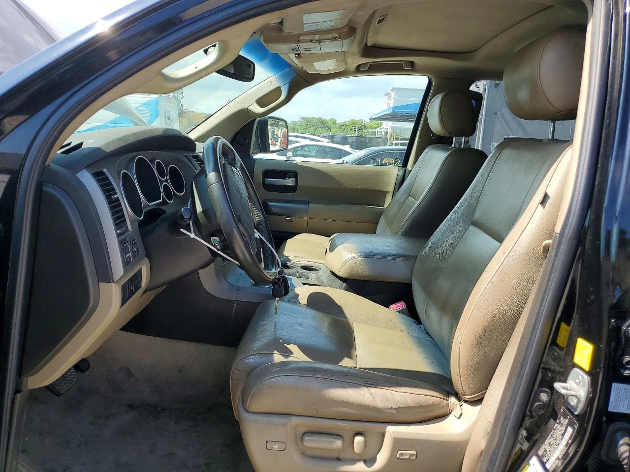 TOYOTA SEQUOIA 2011 — 8