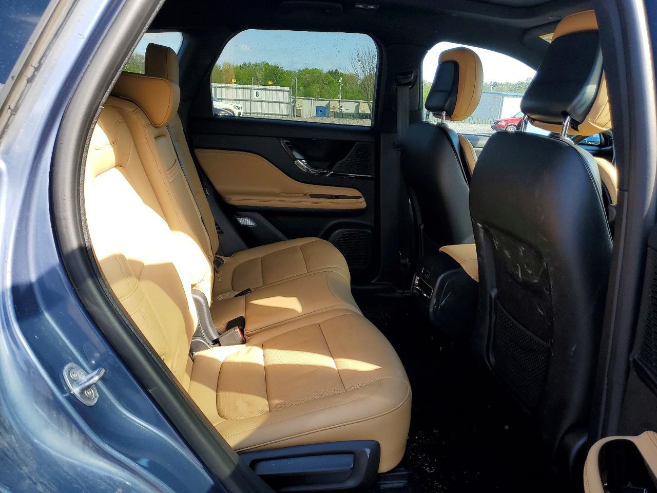 LINCOLN CORSAIR 2022 — 11