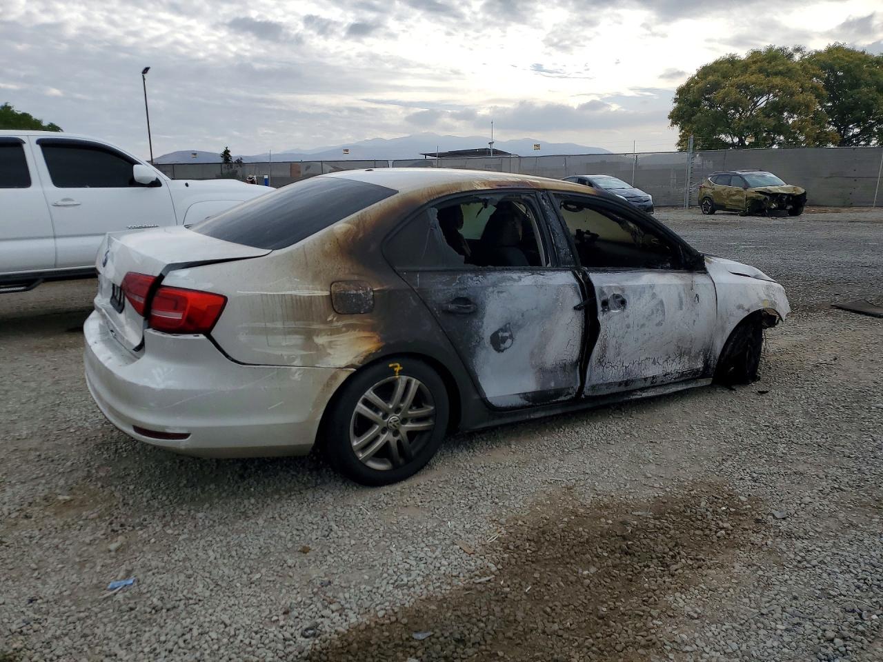 VOLKSWAGEN JETTA 2015 — 4