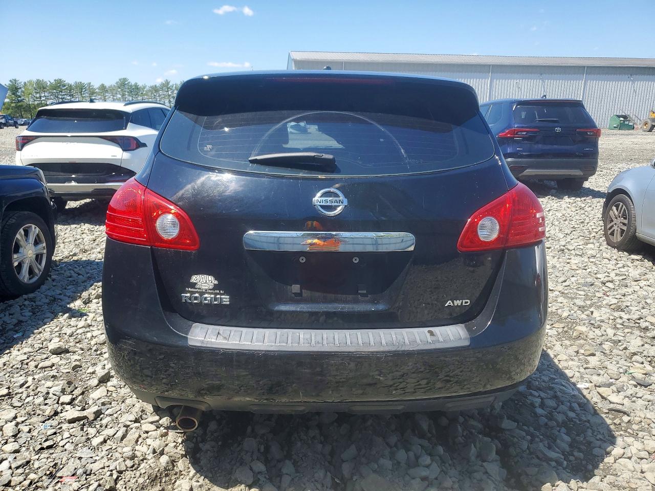NISSAN ROGUE 2011 — 7