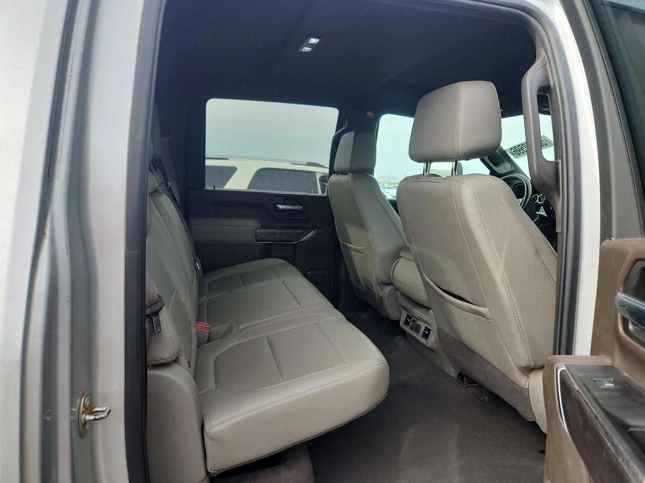CHEVROLET SILVERADO 2022 — 11