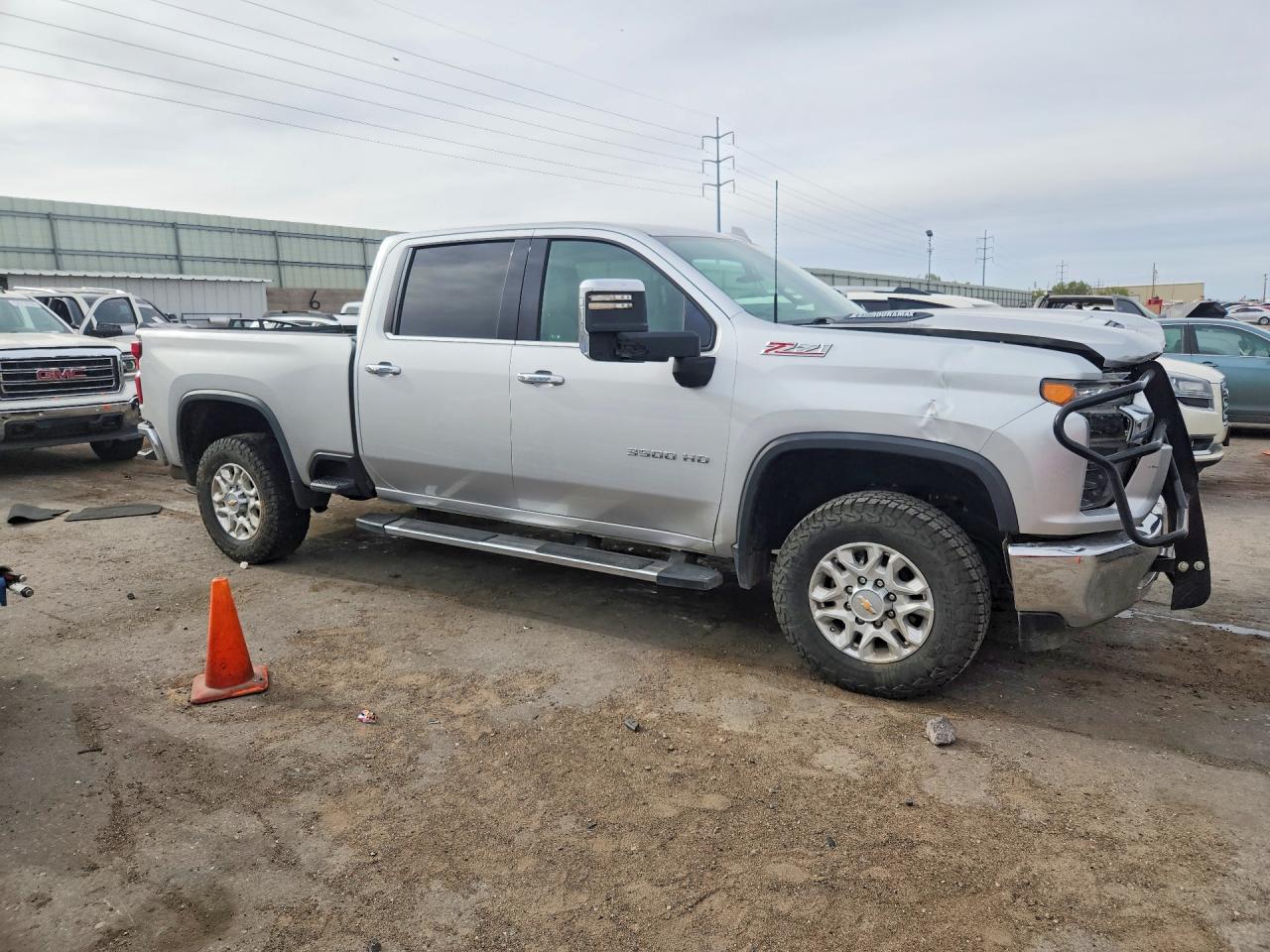 CHEVROLET SILVERADO 2022 — 5