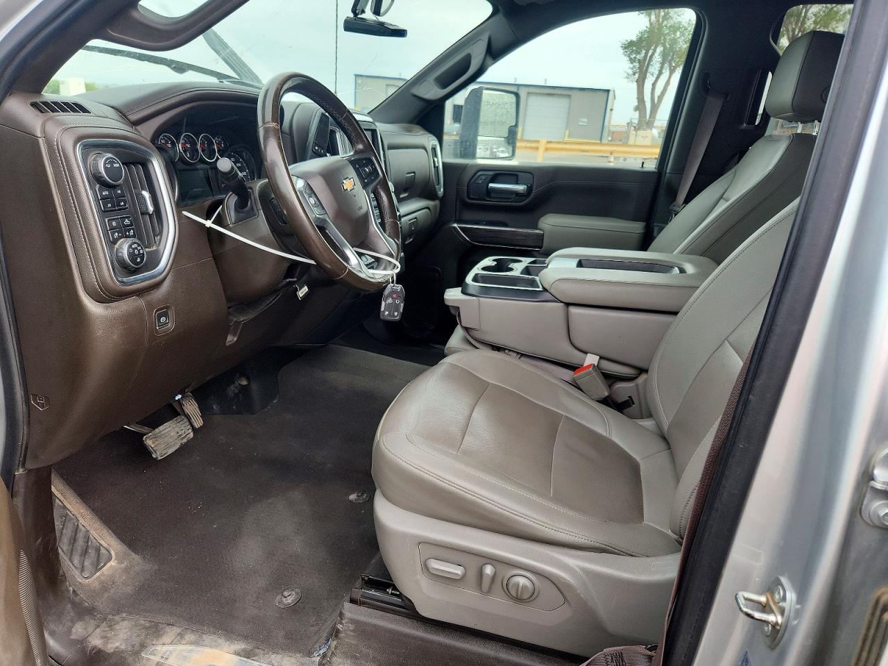CHEVROLET SILVERADO 2022 — 8