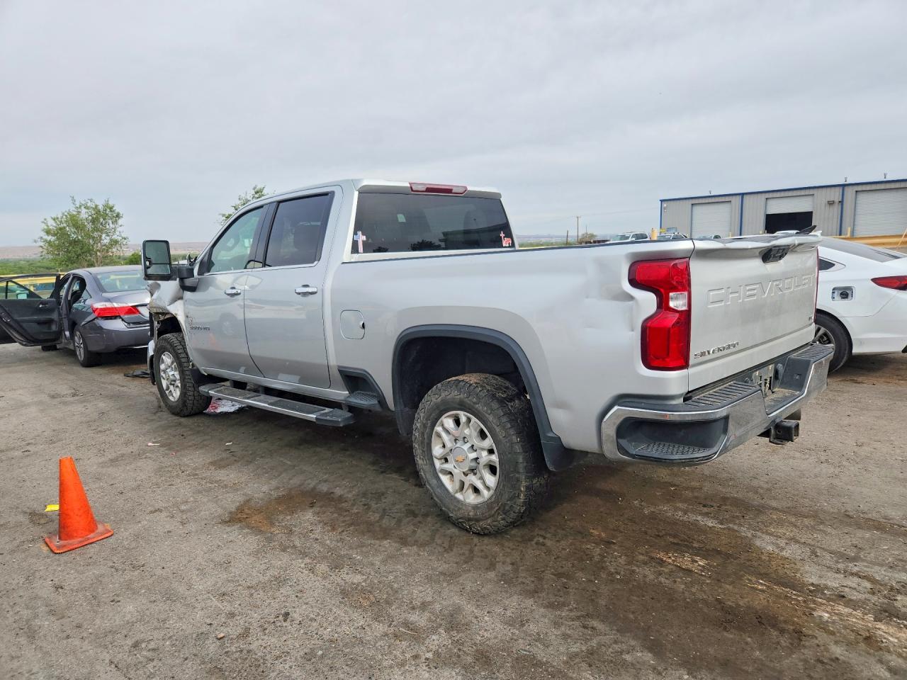 CHEVROLET SILVERADO 2022 — 3