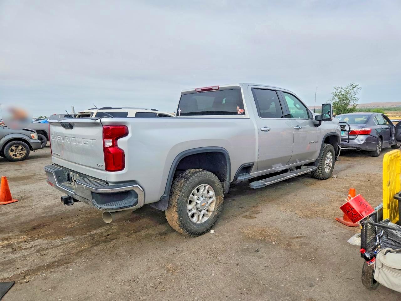 CHEVROLET SILVERADO 2022 — 4