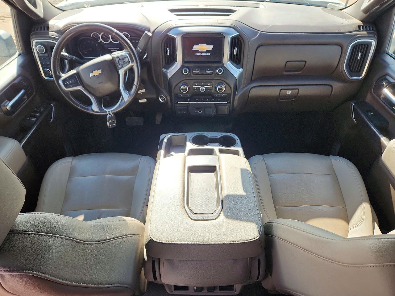 CHEVROLET SILVERADO 2022 — 9