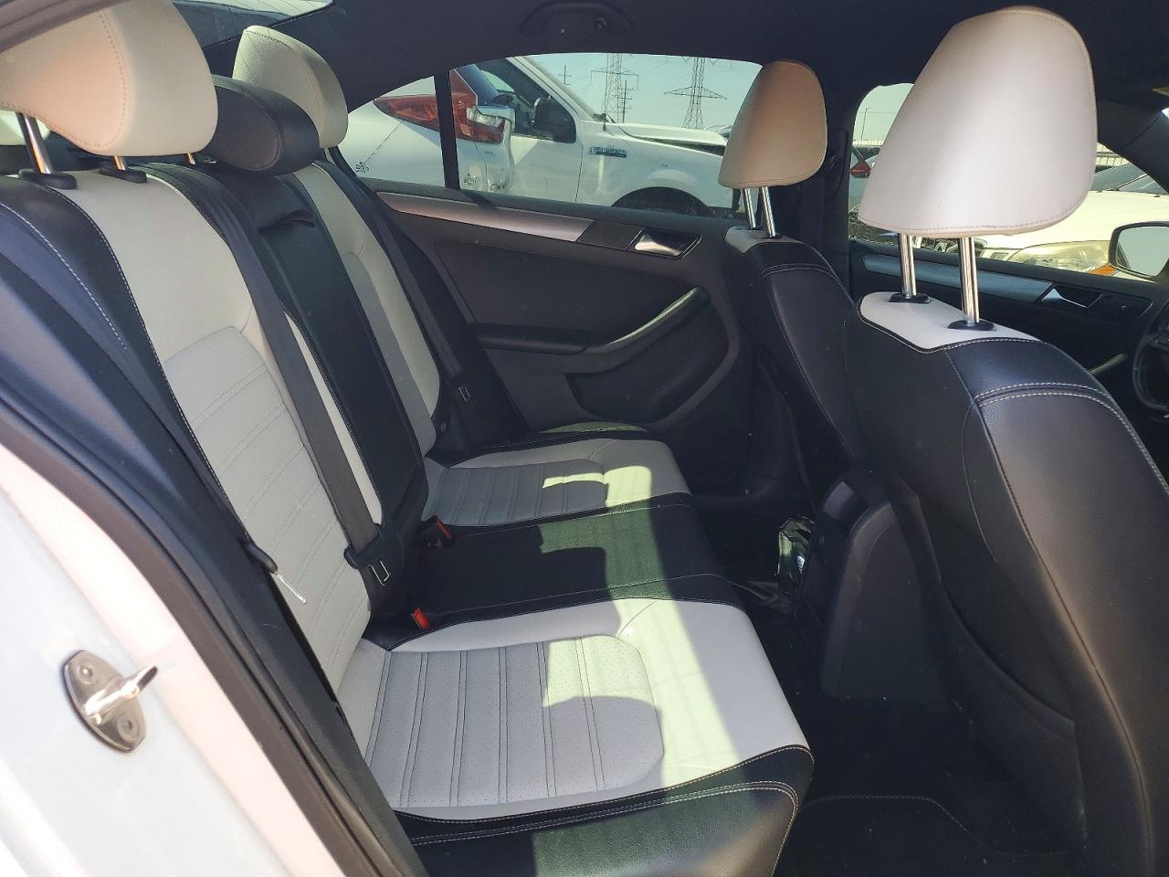 VOLKSWAGEN JETTA 2016 — 11