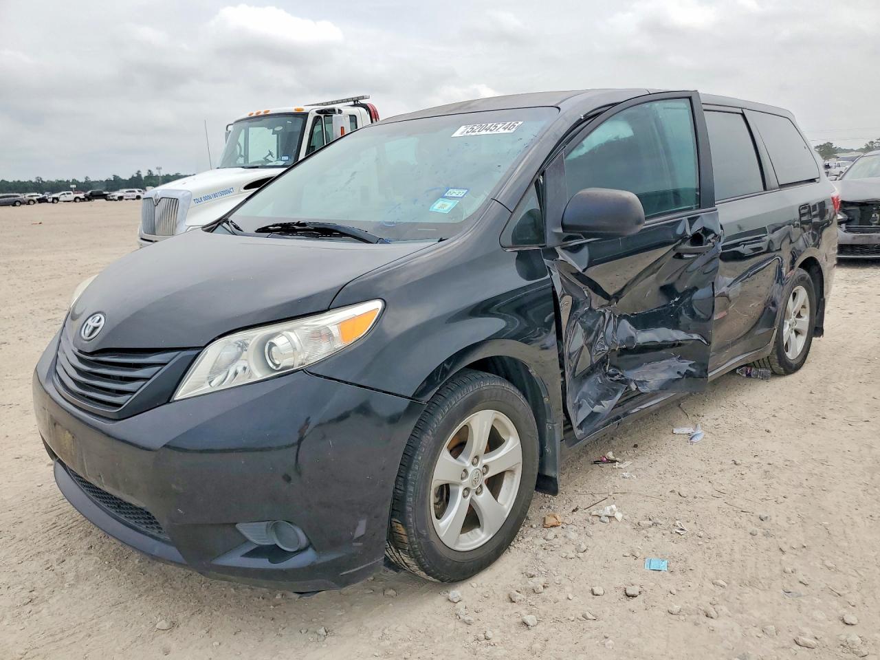 TOYOTA SIENNA 2015 — 2