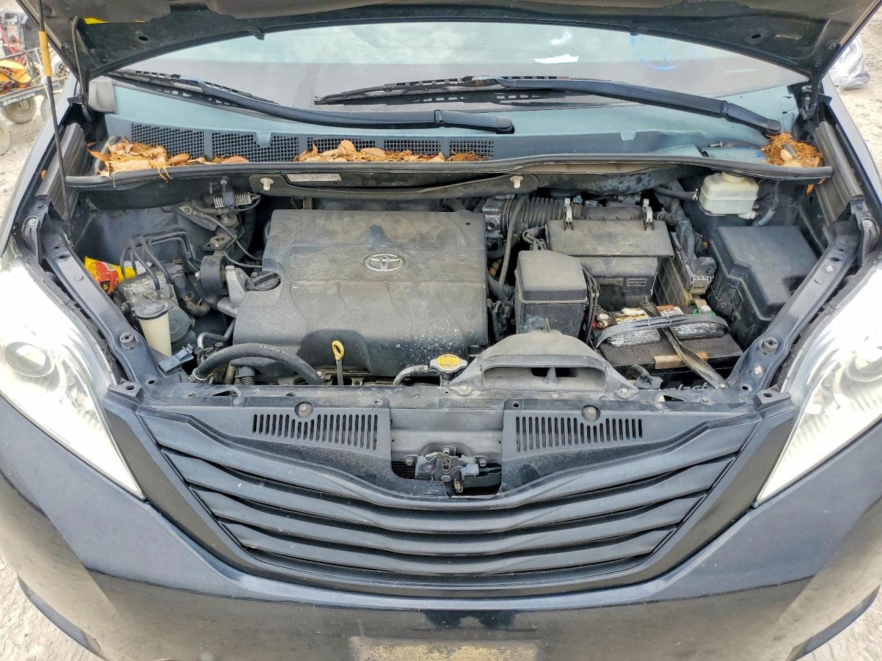 TOYOTA SIENNA 2015 — 12