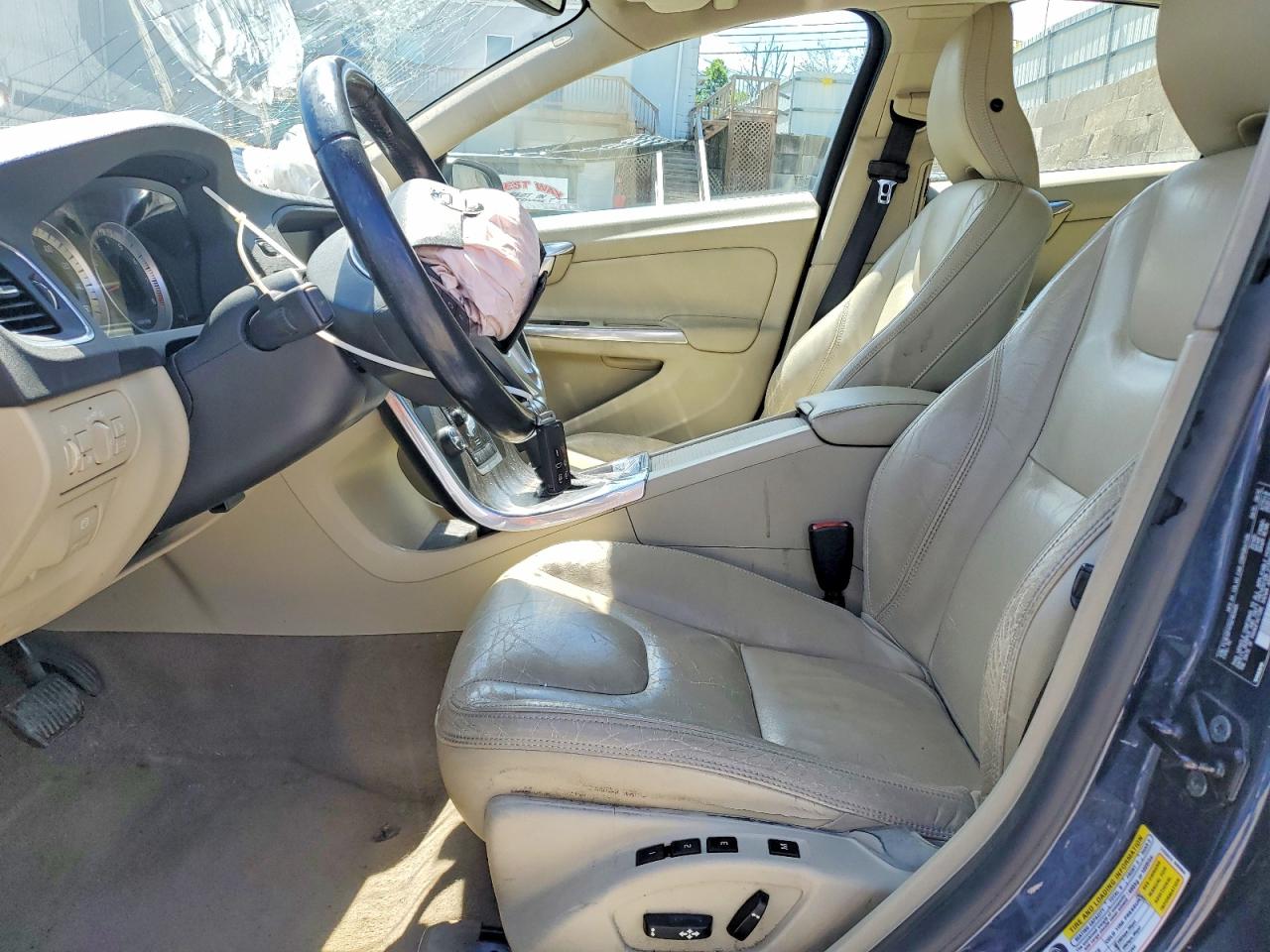 VOLVO S60 2013 — 8