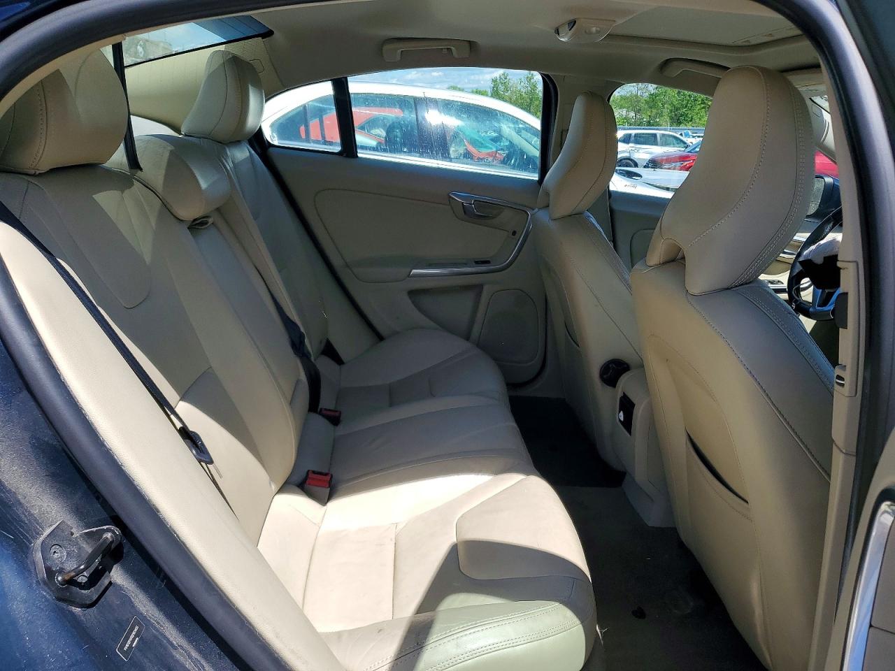 VOLVO S60 2013 — 11