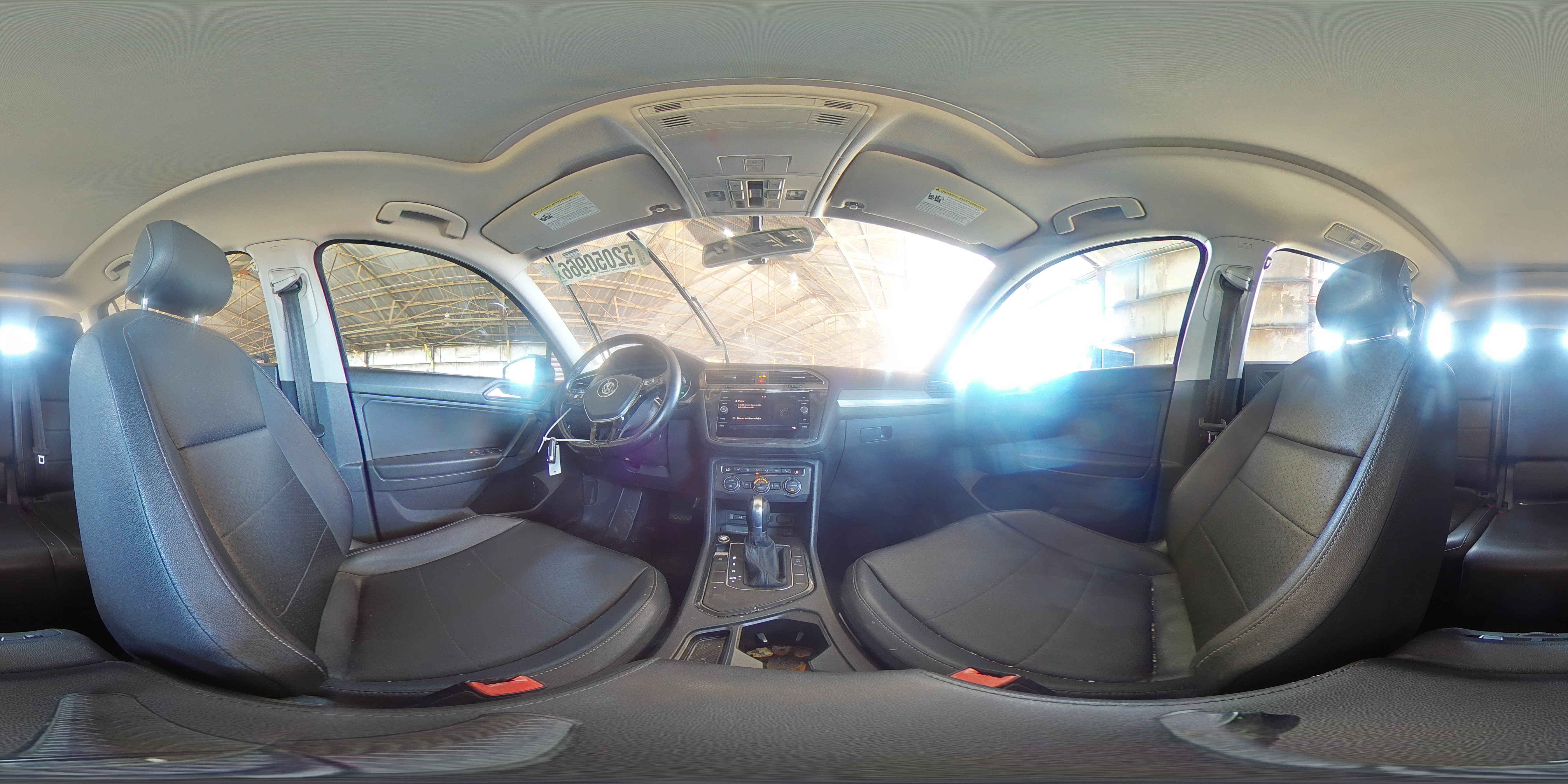VOLKSWAGEN TIGUAN 2019 — 16