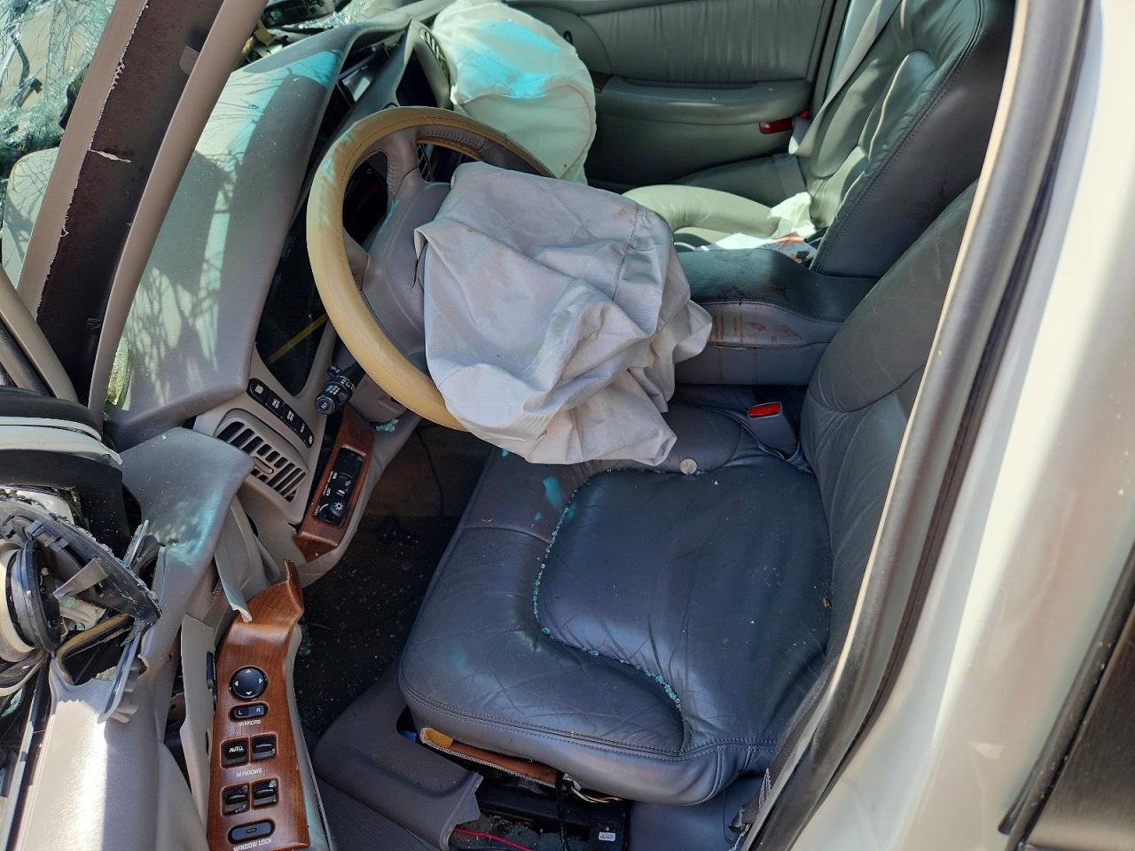 BUICK PARK AVENUE 2000 — 8