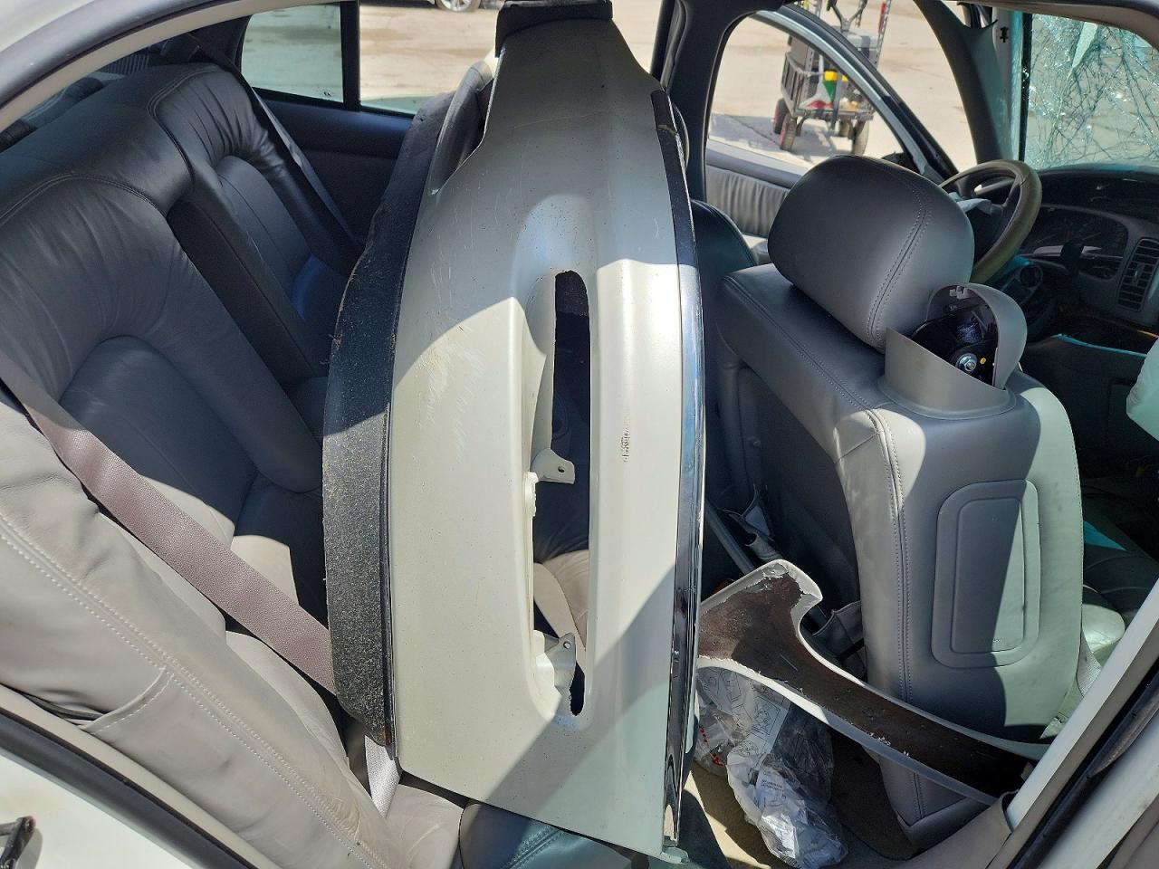 BUICK PARK AVENUE 2000 — 13