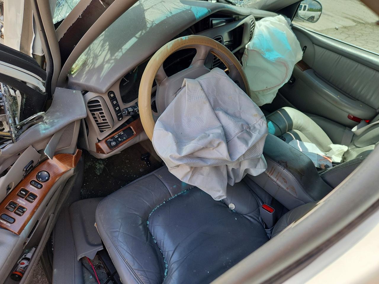 BUICK PARK AVENUE 2000 — 9